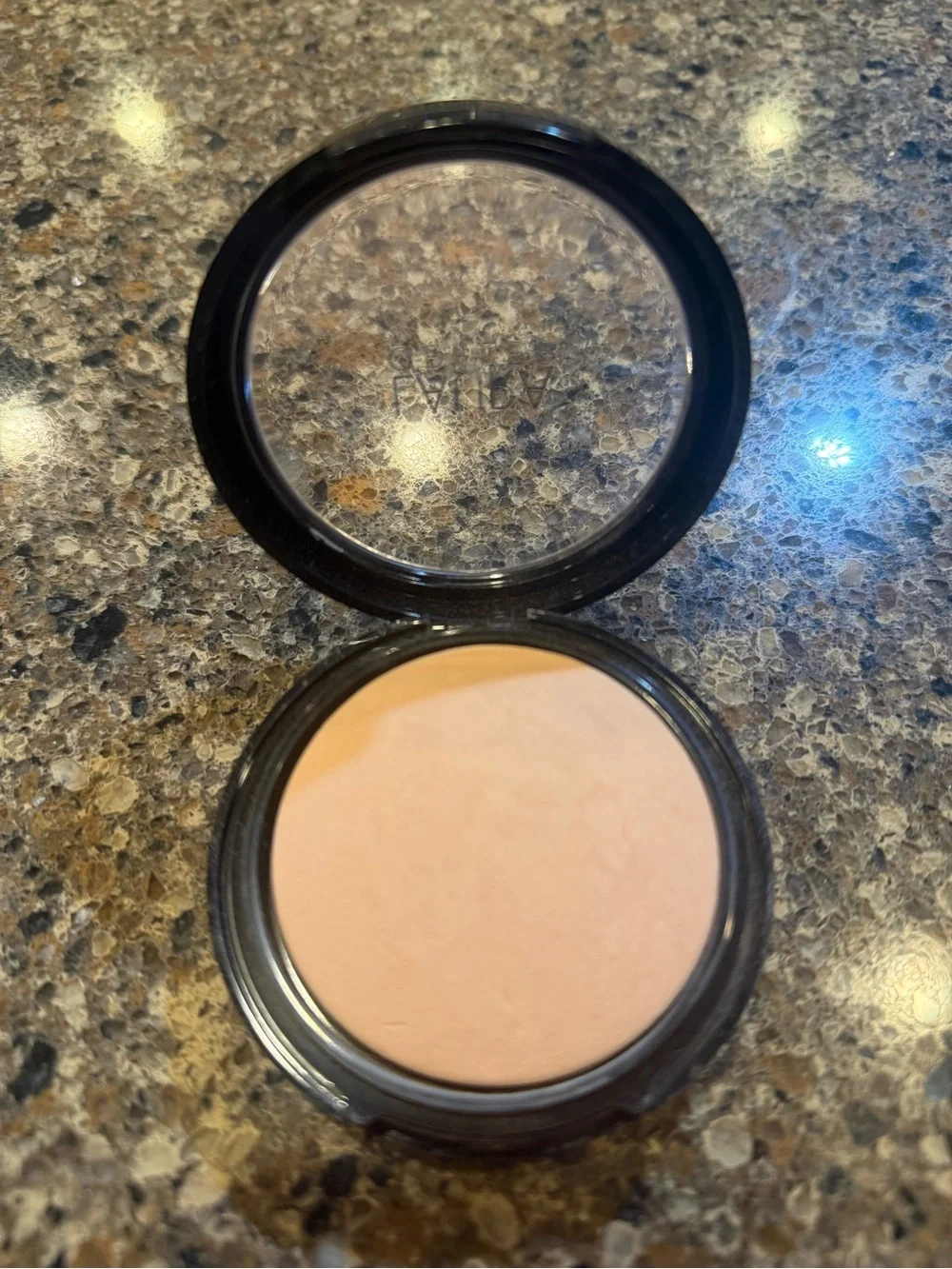 Laura Geller Versatile Powder Foundation - Color “Light”
